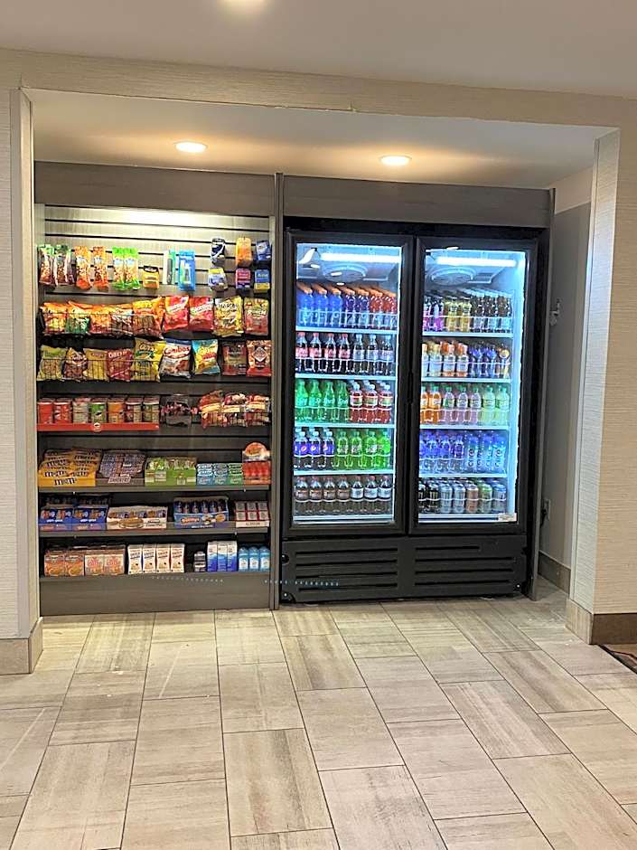 Orangewood Inn & Suites Kansas City Airport