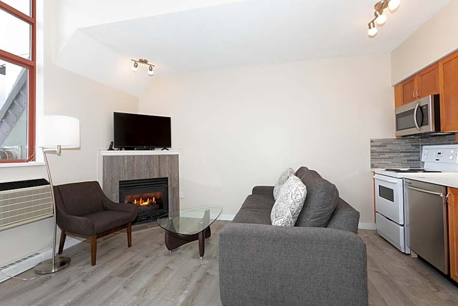 Alpenglow Lodge Junior Penthouse by MVA