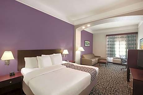 1 King Bed, Deluxe Mobility/Hearing Accessible Room, Roll-In Shower, Non-Smoking
