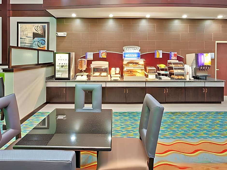 Holiday Inn Express & Suites - New Philadelphia Southwest By IHG