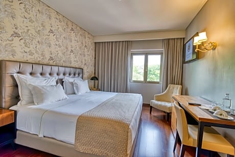 DOUBLE OR TWIN SUPERIOR ROOM WITH VIEW