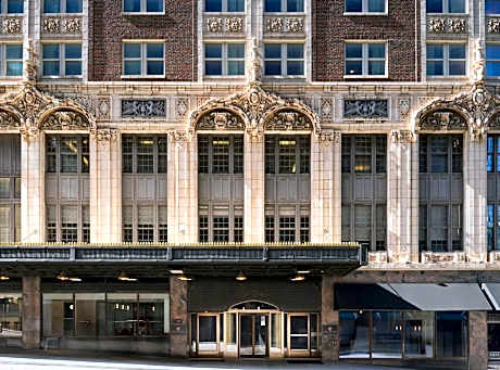 Hotel Phillips Kansas City Curio Collection by Hilton