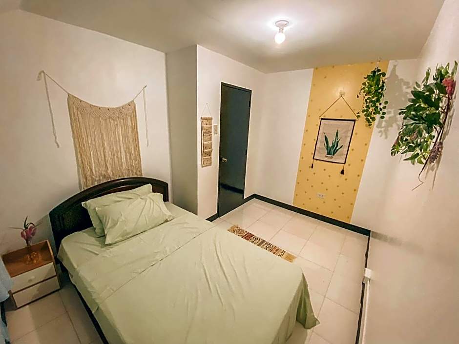 Cozy Themed 2BR TownHouse - near Clark Airport - TRP1