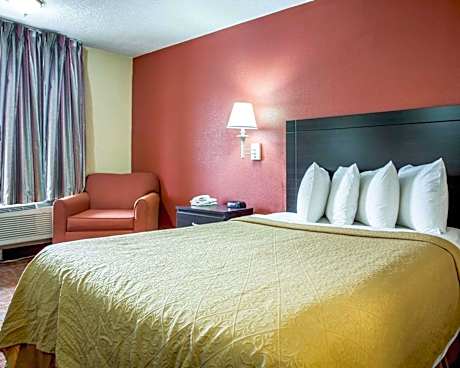 1 Queen Bed, Smoking