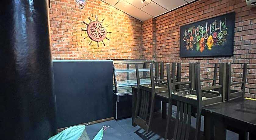 MAXWELL INN LUXURY HOTEL