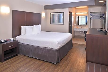 Deluxe King Room - Non-Smoking