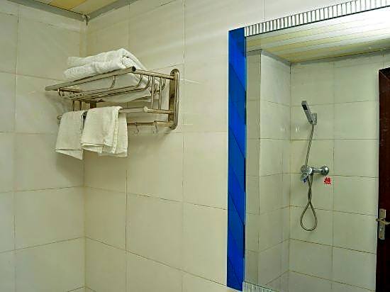 Guangzhou Business Hotel (Shangxiajiu Pedestrian Street Changshou Road Subway Station Branch)