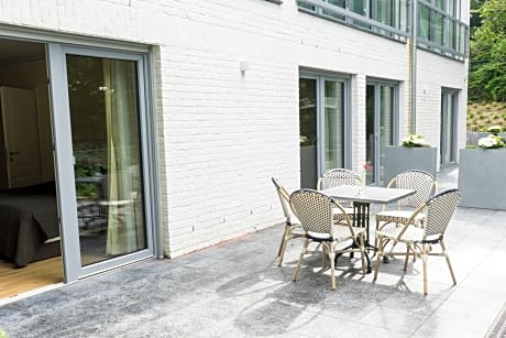 Apartment with Lake View