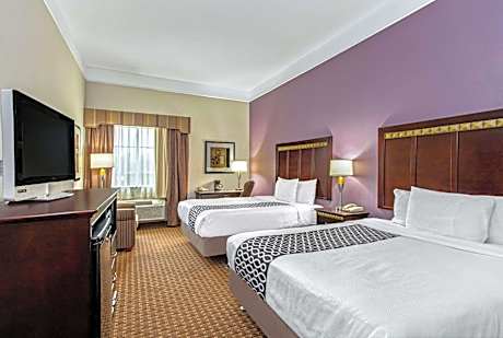 Queen Room with Two Queen Beds and Bath Tub - Mobility/Hearing Access - Non-Smoking