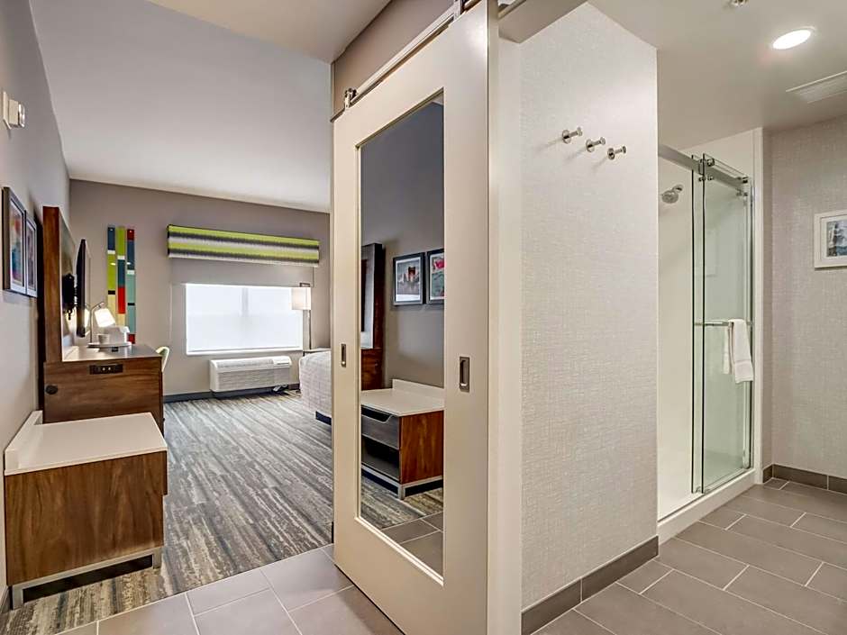 Hampton Inn & Suites Cincinnati Midtown Rookwood