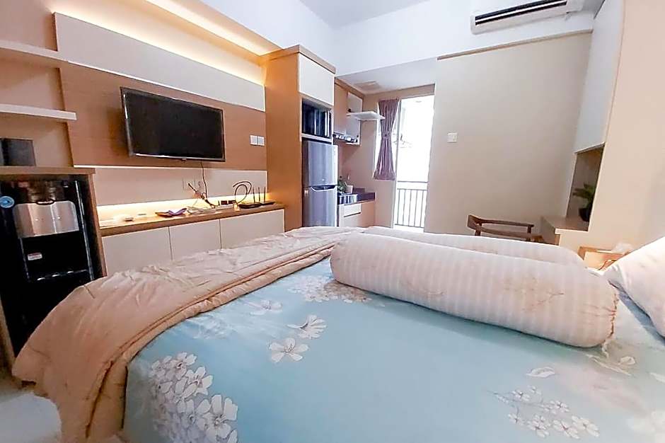 RedLiving Apartemen Green Lake View Ciputat - Juragan Rooms Tower B with Fast Wifi