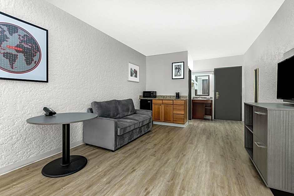 Ramada by Wyndham Tulsa Broken Arrow