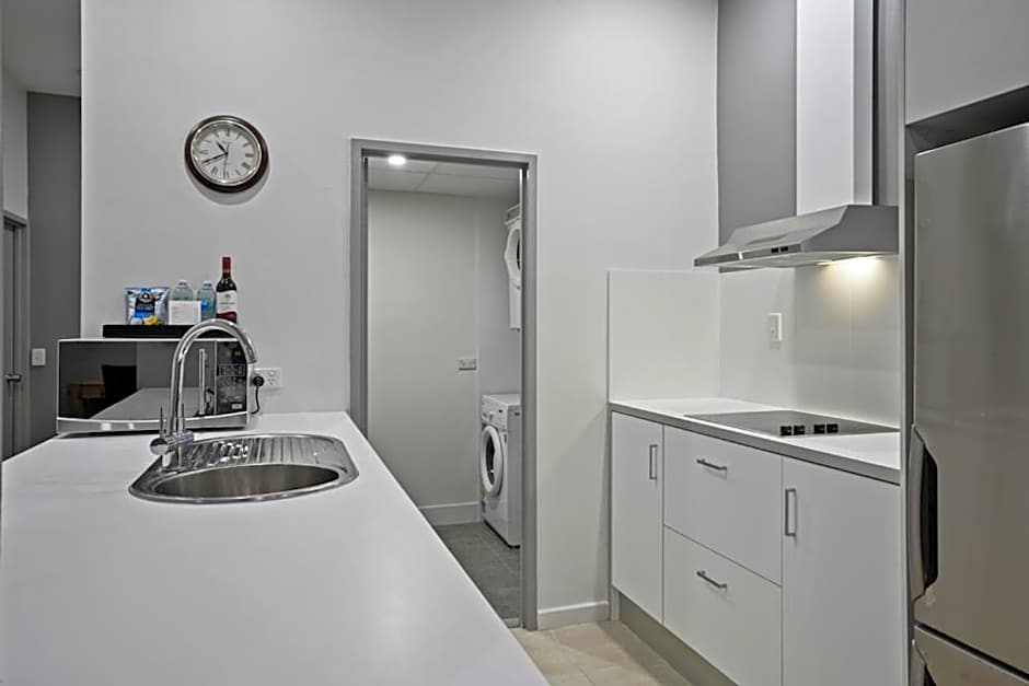 Rydges Gladstone Hotel