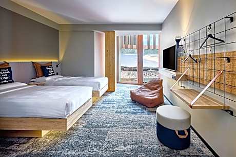 Moxy Twin Sleeper, Guest Room, 2 Twin, City View