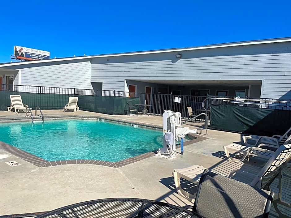 Kenedy Inn and Suites