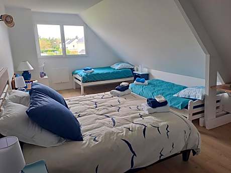 Quadruple Room with Private Bathroom