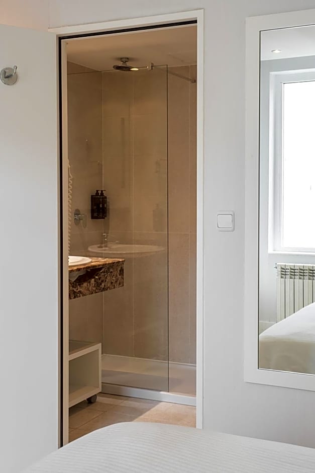 LATROUPE Grand Place Hostel