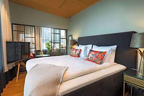Corner Suite, 1 Bedroom Suite, 1 King, Corner room