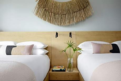 One-Bedroom Queen Suite
