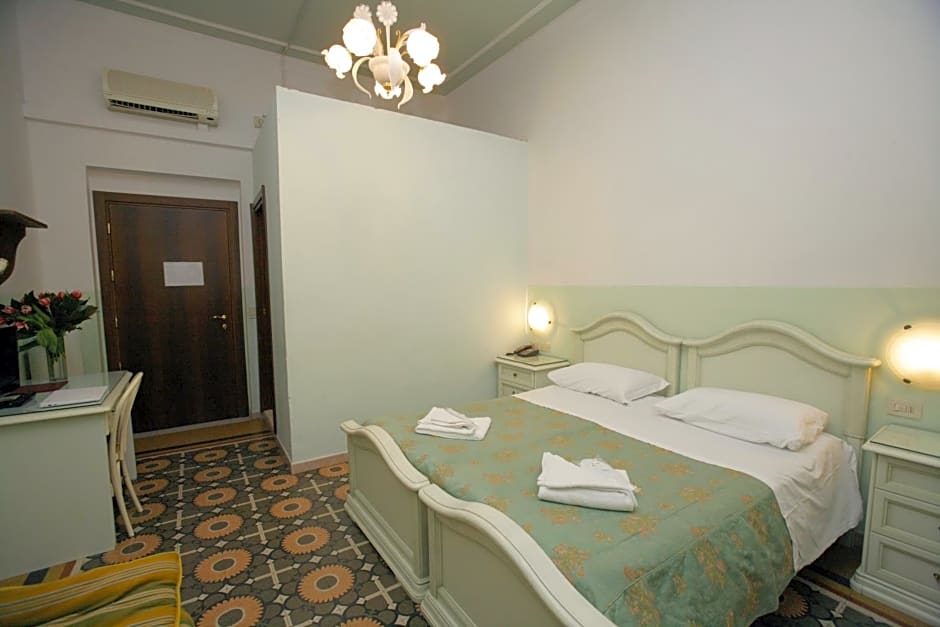 Hotel Desiree