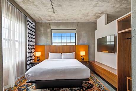 One-Bedroom King Suite