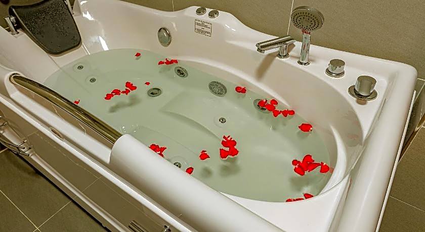 Zen Riverside Hotel n Residences