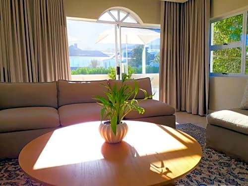 Hermanus Beachfront Lodge