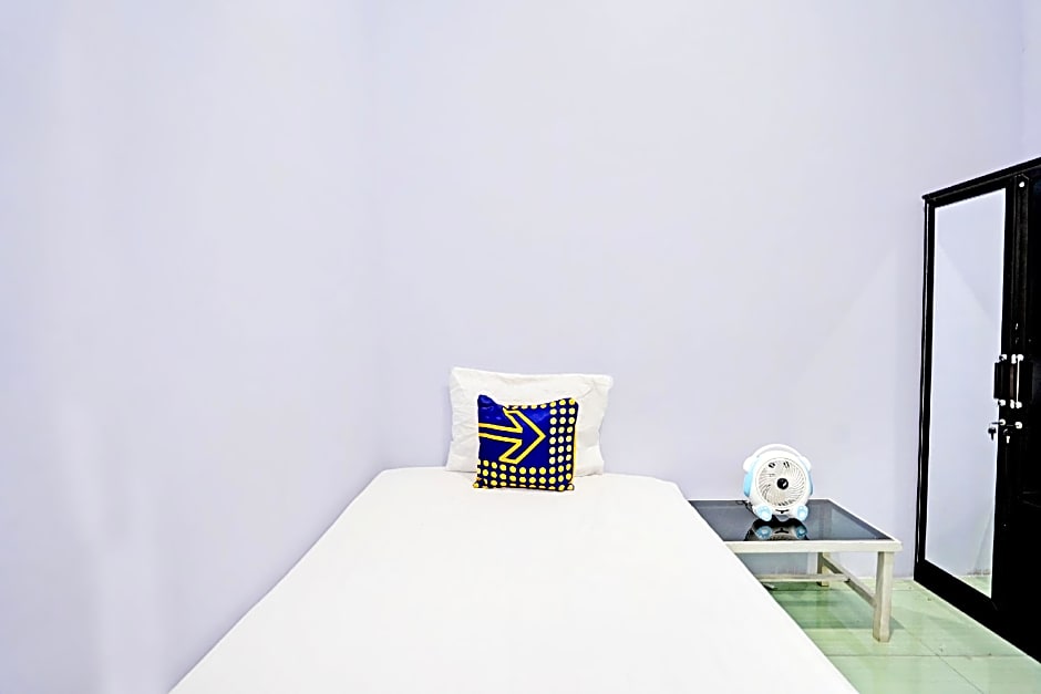 OYO Life 92937 Kost Putri Sarkara Syariah