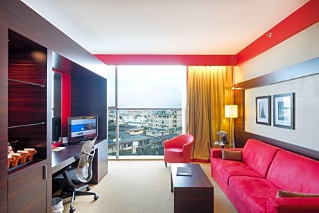 KING ONE BEDROOM SUITE WITH SOFA BED