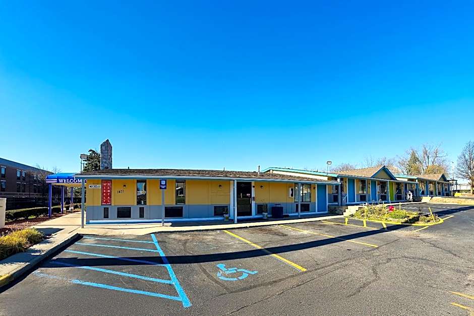 Rodeway Inn Auburn Hills - Detroit