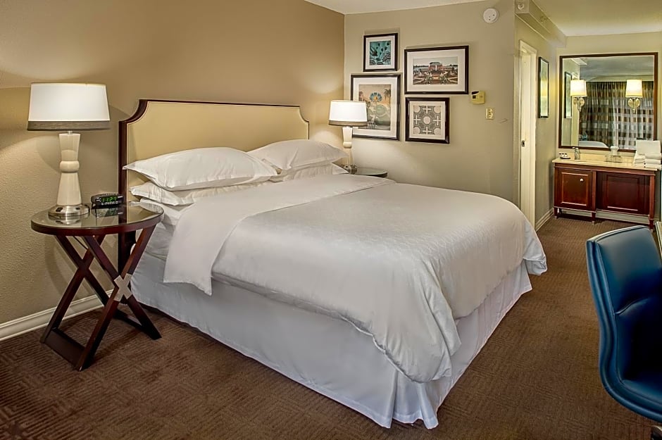Sheraton Westport Lakeside Chalet