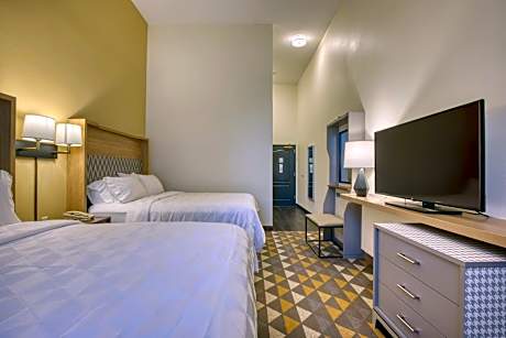 Standard Queen Room with Pool Access