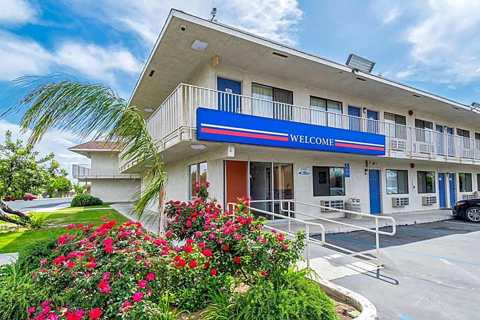 Motel 6-Bakersfield, CA - Airport