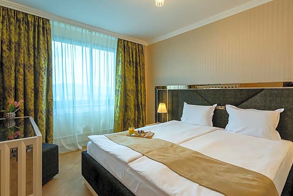 Astoria Grand Hotel