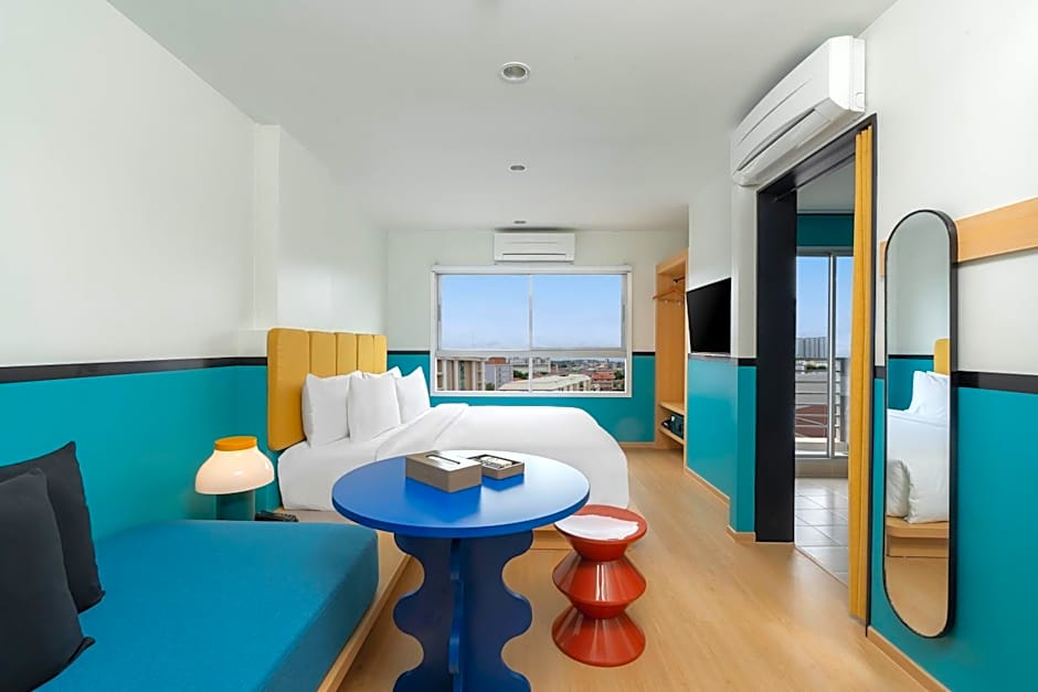 Photo 1 of 11 of Deluxe 1 King Bed