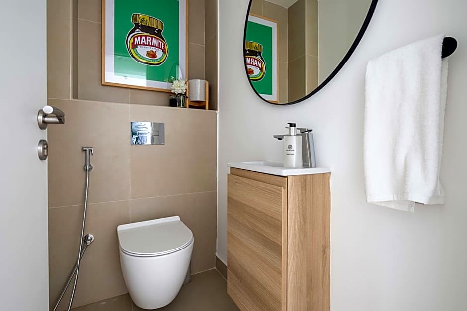 Frank Porter - Goldcrest Views 2