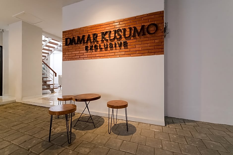 OYO 90023 Damar Kusumo Guest House