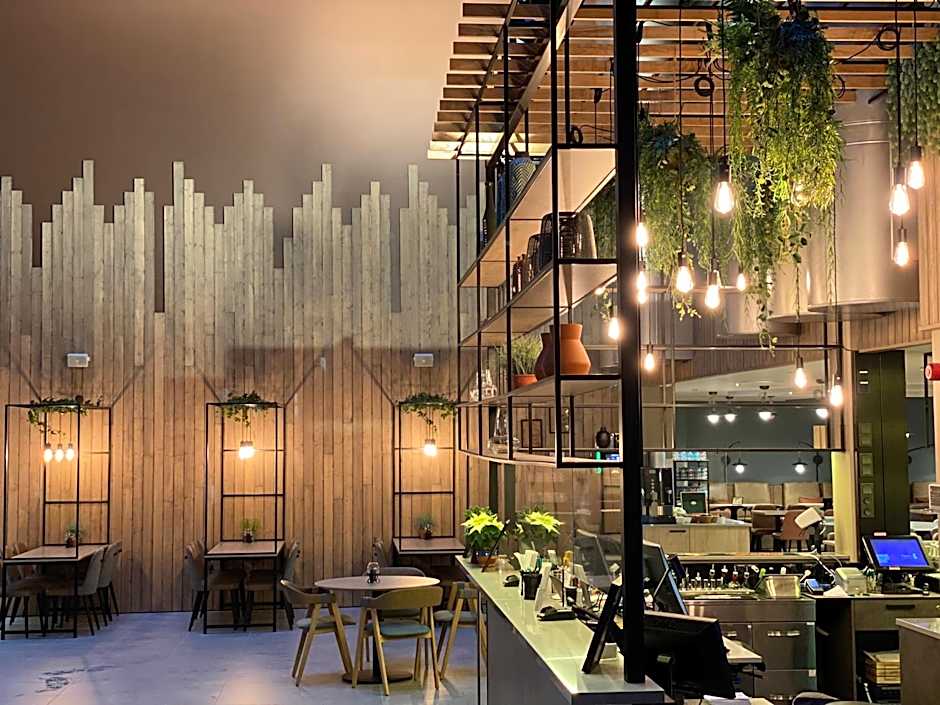 Skyline Airport Hotel