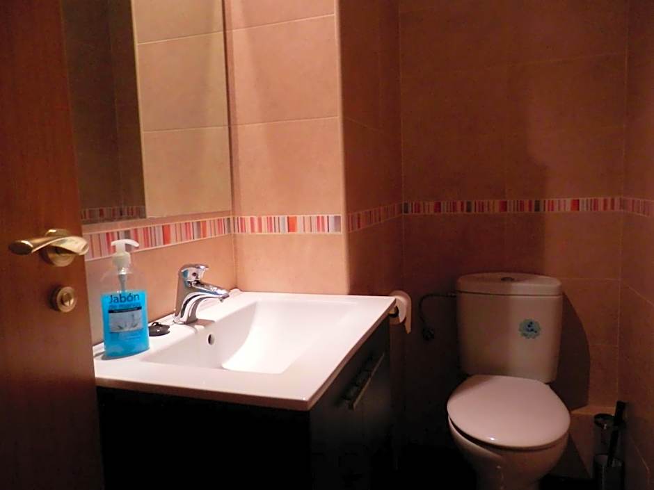 Barcelona Central Garden Hostal