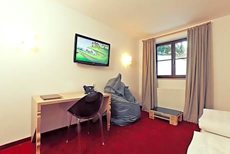 Low Budget Double or Twin Room Basement