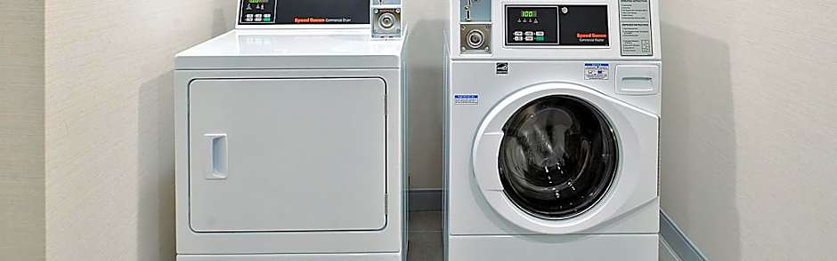 Holiday Inn Express Hotel & Suites Woodbridge By IHG