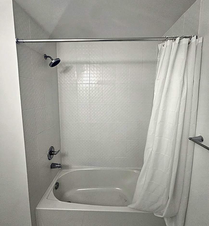 CEDAR Double Room with attached private Bathroom and Balcony in Toronto, ON, Canada