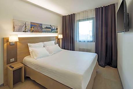 Two-Bedroom Apartment - Non-Smoking