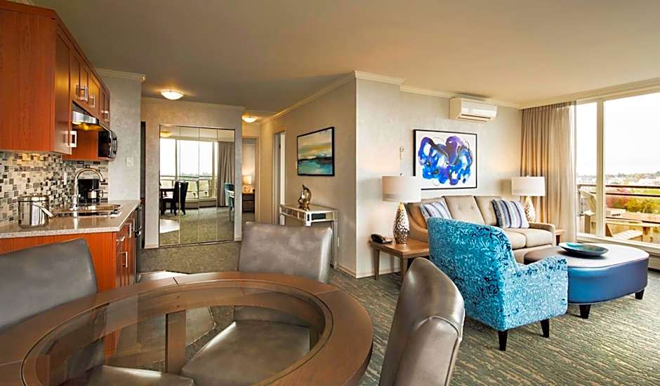 Chateau Victoria Hotel & Suites