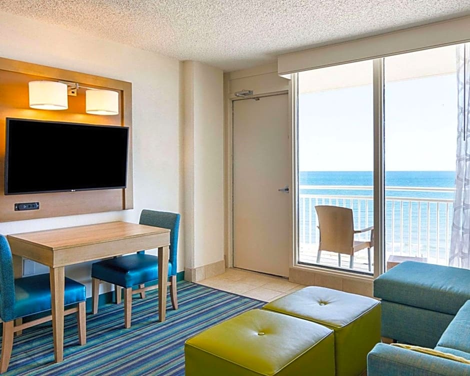 Comfort Suites Beachfront