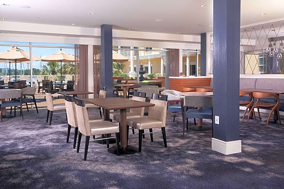 Courtyard by Marriott Charleston Waterfront