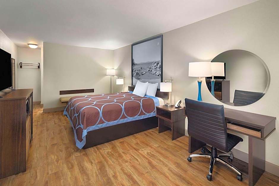 Super 8 by Wyndham Fallon