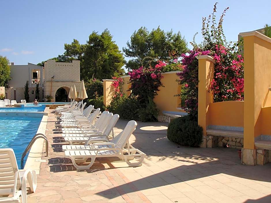 Baia Degli Aranci Suite & Apartments