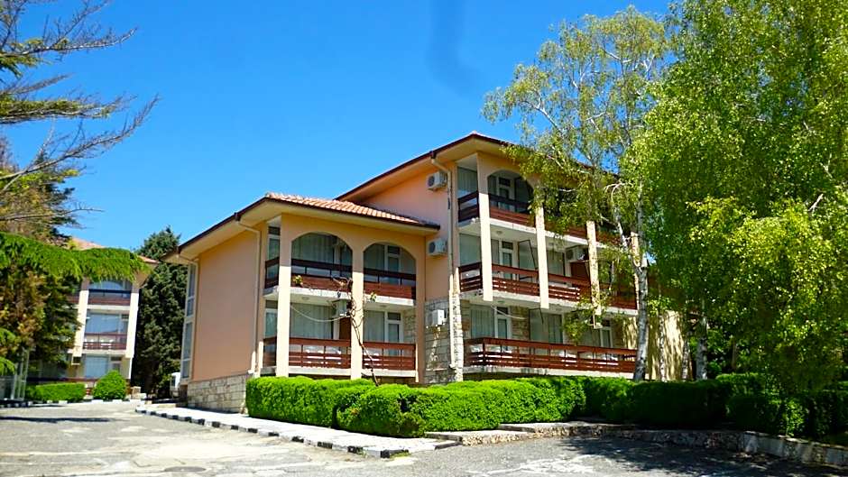 Ahilea Hotel - Free Pool Access