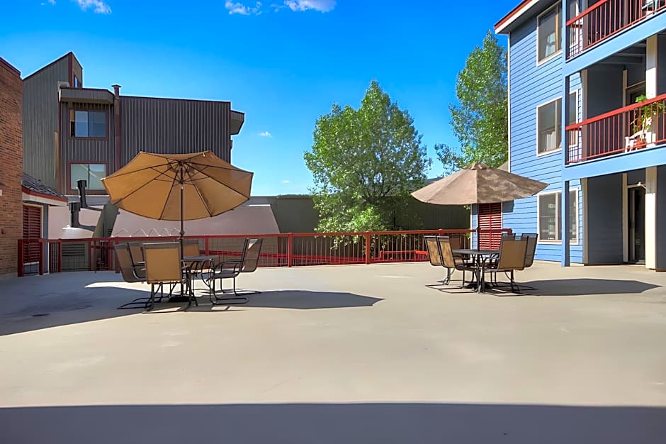 River Mountain Lodge